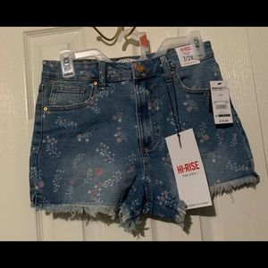Hi-Rise floral jean shorts!